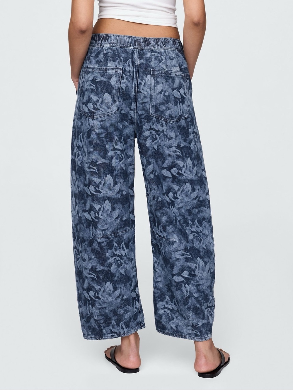 GAP Blue Floral Easy Horseshoe Barrel Leg Jeans Medium Petite - Picture 3 of 11
